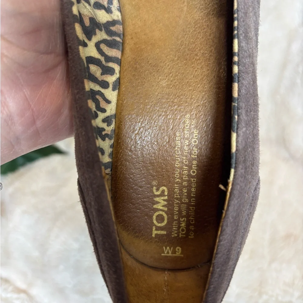 TOMS Women's Taupe Suede Wedges size 9